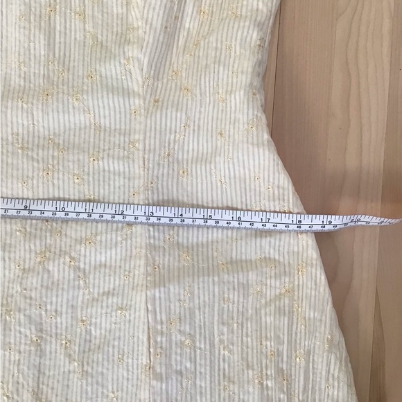 Creamy Yellow Eyelet Dress 🌼 - Picture 7 of 12